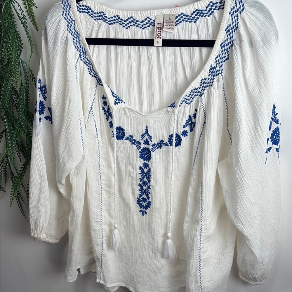 Mudd White and Blue Embroidered 3/4 Sleeve Tunic
